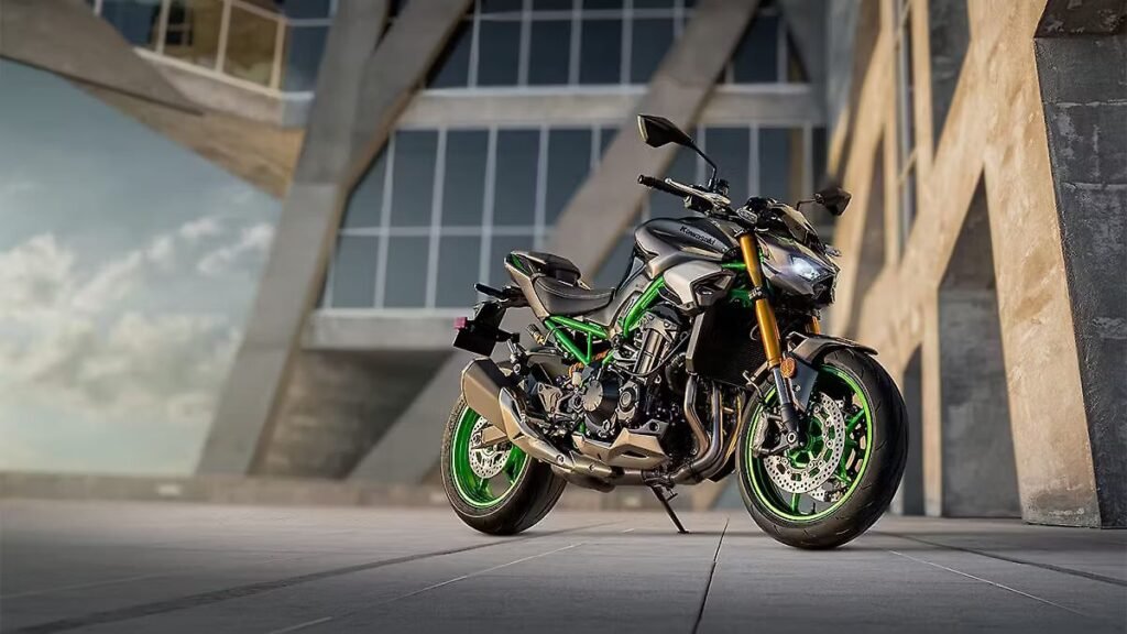 New Kawasaki Z900 2025 Model Hits Indian Market at Rs 9.52 Lakh