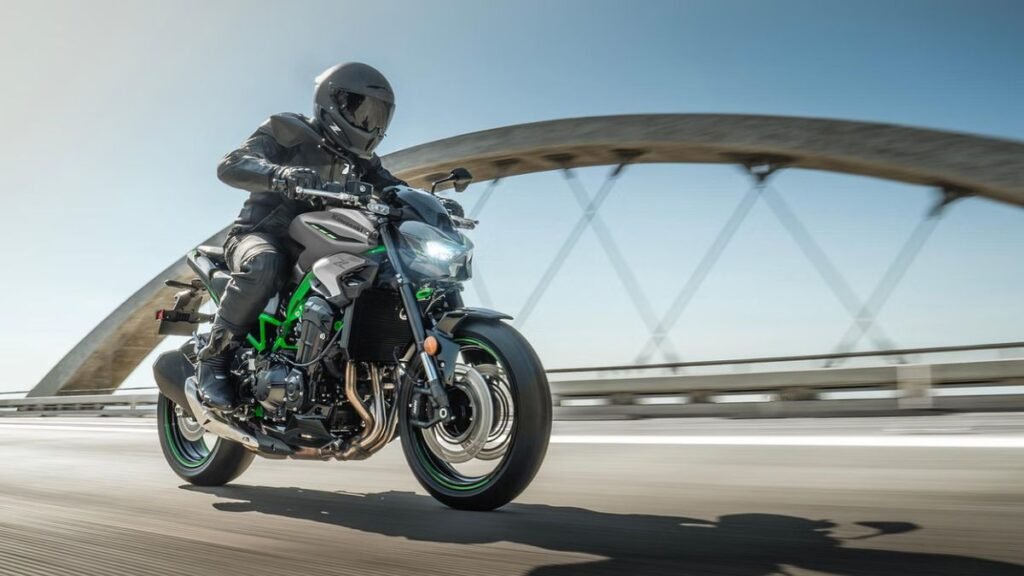 New Kawasaki Z900 2025 Model Hits Indian Market at Rs 9.52 Lakh
